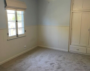 4586 Sunnyside Drive - Photo Thumbnail 34