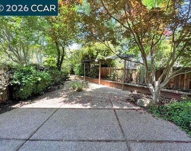801 Lakemont Pl - Photo Thumbnail 15