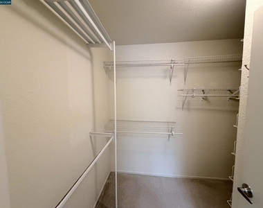 801 Lakemont Pl - Photo Thumbnail 10