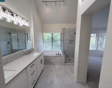 801 Lakemont Pl - Photo Thumbnail 9