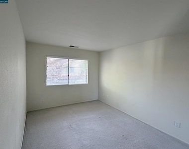801 Lakemont Pl - Photo Thumbnail 11