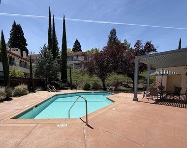 801 Lakemont Pl - Photo Thumbnail 16