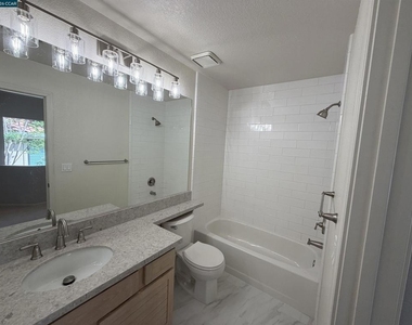 801 Lakemont Pl - Photo Thumbnail 12