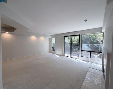 801 Lakemont Pl - Photo Thumbnail 2