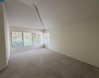 801 Lakemont Pl - Photo Thumbnail 6