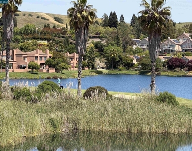 801 Lakemont Pl - Photo Thumbnail 18