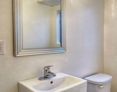7327 Willoughby Avenue - Photo Thumbnail 22