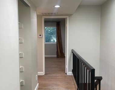 7327 Willoughby Avenue - Photo Thumbnail 11
