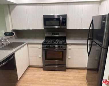 7327 Willoughby Avenue - Photo Thumbnail 20