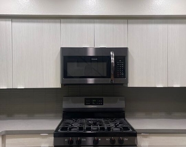 7327 Willoughby Avenue - Photo Thumbnail 18