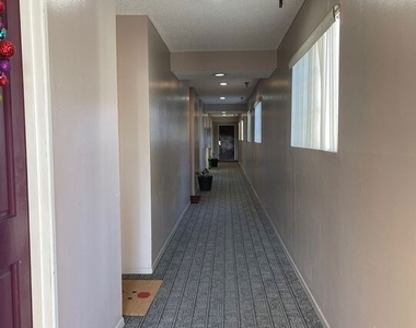 7327 Willoughby Avenue - Photo Thumbnail 23