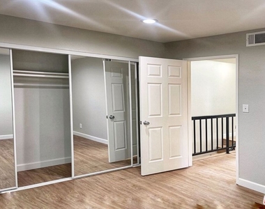 7327 Willoughby Avenue - Photo Thumbnail 15
