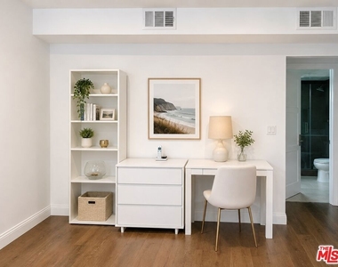 1105 Alta Loma Road - Photo Thumbnail 4