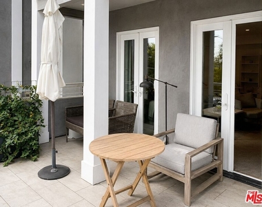 1105 Alta Loma Road - Photo Thumbnail 5