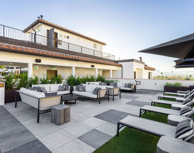 1333 S Orange Grove Avenue - Photo Thumbnail 18