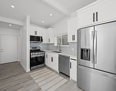 25154 Malibu Road - Photo Thumbnail 7