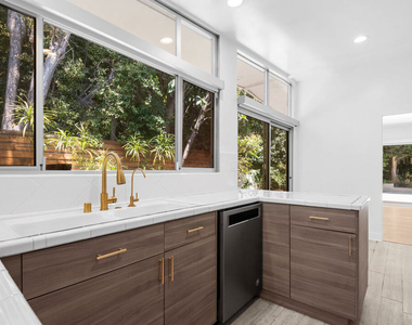 11770 Chenault Street - Photo Thumbnail 6