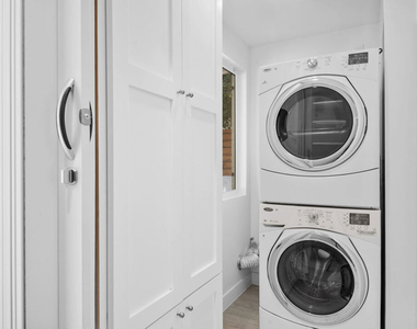 11770 Chenault Street - Photo Thumbnail 9