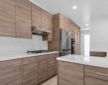 11770 Chenault Street - Photo Thumbnail 8