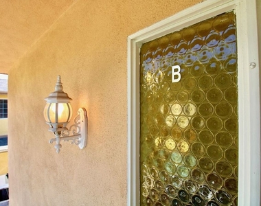 1319 E California Avenue - Photo Thumbnail 2