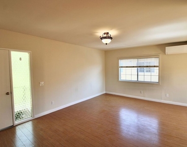 1319 E California Avenue - Photo Thumbnail 9