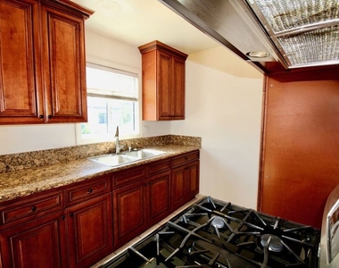 1319 E California Avenue - Photo Thumbnail 6