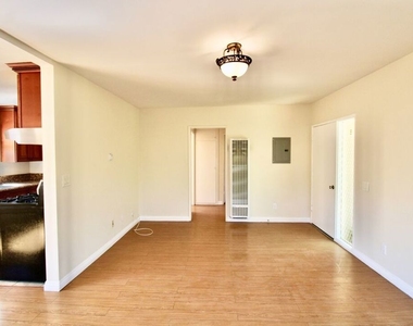1319 E California Avenue - Photo Thumbnail 8