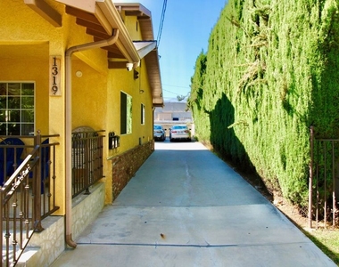 1319 E California Avenue - Photo Thumbnail 18