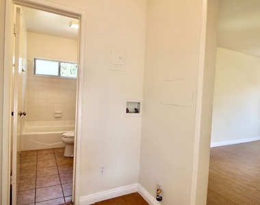 1319 E California Avenue - Photo Thumbnail 10