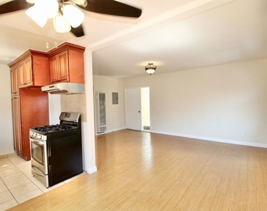 1319 E California Avenue - Photo Thumbnail 7