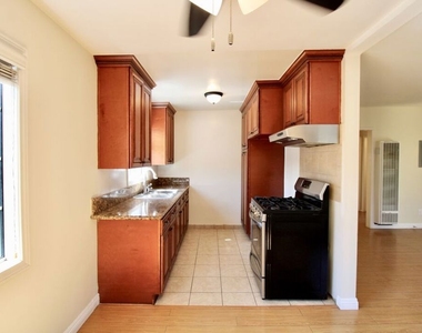 1319 E California Avenue - Photo Thumbnail 5