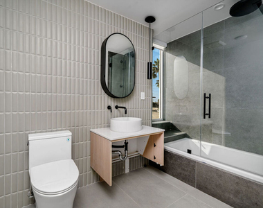 1136 N La Cienega Boulevard - Photo Thumbnail 5