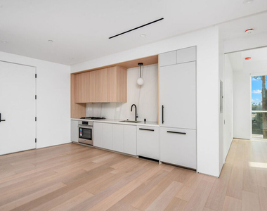 1136 N La Cienega Boulevard - Photo Thumbnail 7