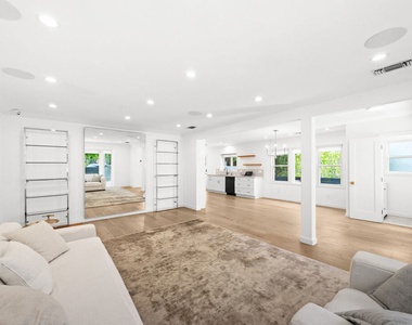 9007 David Avenue - Photo Thumbnail 5
