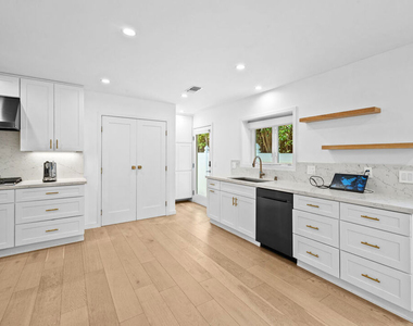 9007 David Avenue - Photo Thumbnail 11