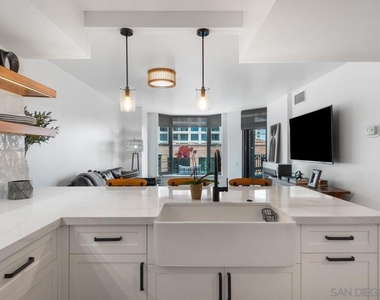 500 W Harbor Dr. - Photo Thumbnail 4