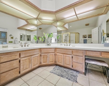 39 Blue River Drive - Photo Thumbnail 3