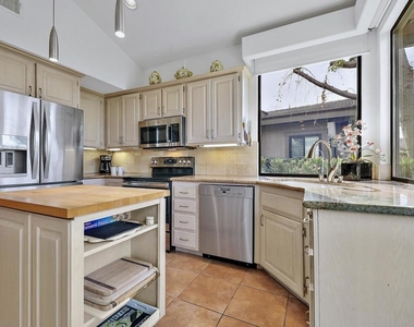 39 Blue River Drive - Photo Thumbnail 13