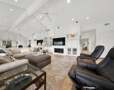 39 Blue River Drive - Photo Thumbnail 8