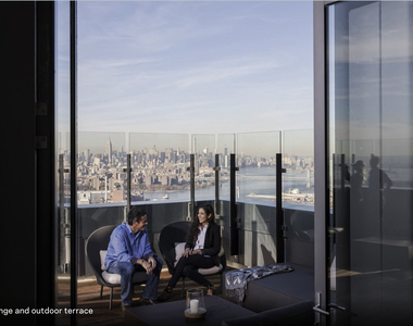 250 Ashland Place - Photo Thumbnail 7