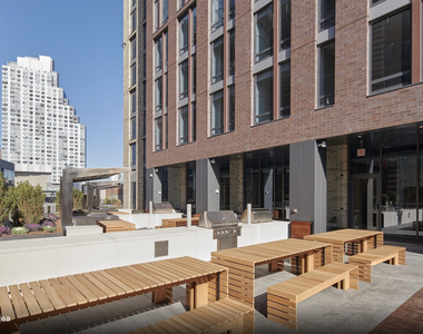 250 Ashland Place - Photo Thumbnail 10