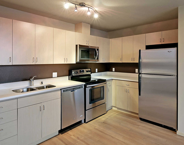 1530 15th Ave - Photo Thumbnail 7