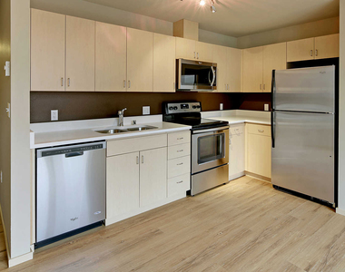 1530 15th Ave - Photo Thumbnail 5