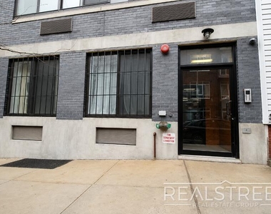 324 Melrose Street - Photo Thumbnail 8