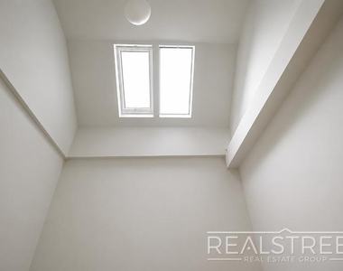 324 Melrose Street - Photo Thumbnail 5