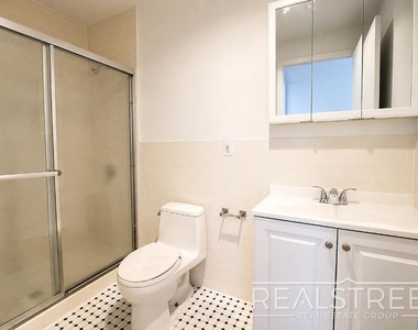 324 Melrose Street - Photo Thumbnail 6