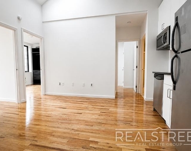 324 Melrose Street - Photo Thumbnail 2
