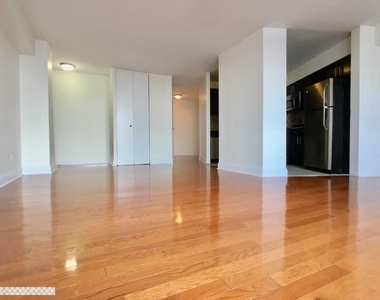 3333 Broadway - Photo Thumbnail 1
