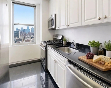 East 31st Street - Photo Thumbnail 2