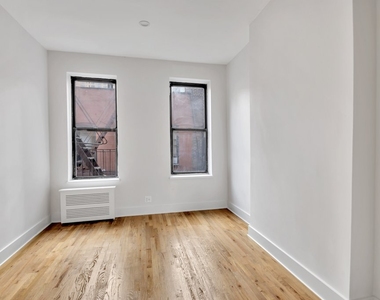 West 45th Street - Photo Thumbnail 4